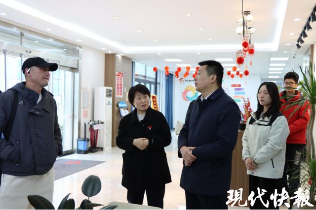 区门口换了碗热馄饨随手拍张照竟在小(图1)
