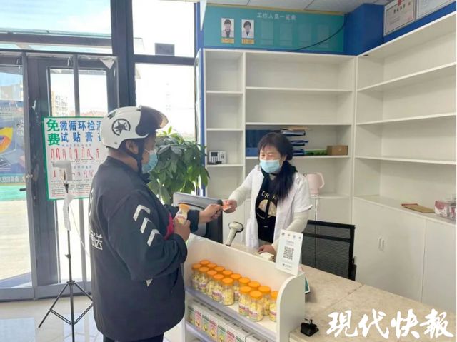 区门口换了碗热馄饨随手拍张照竟在小(图3)